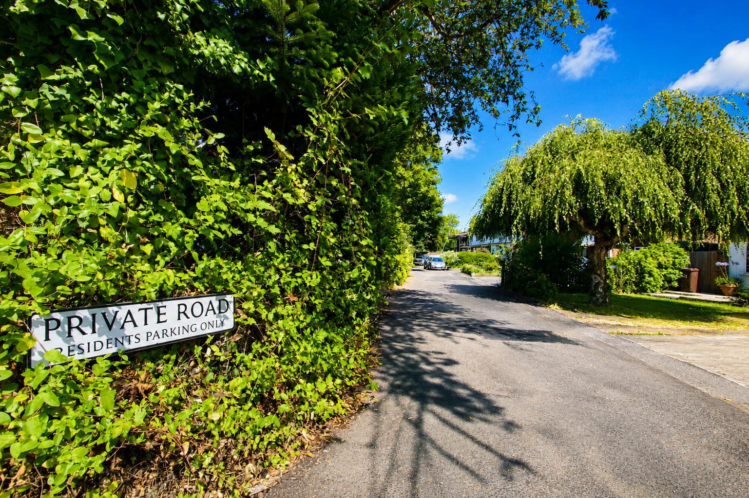 3 bed property in Riverside Close, Wallington